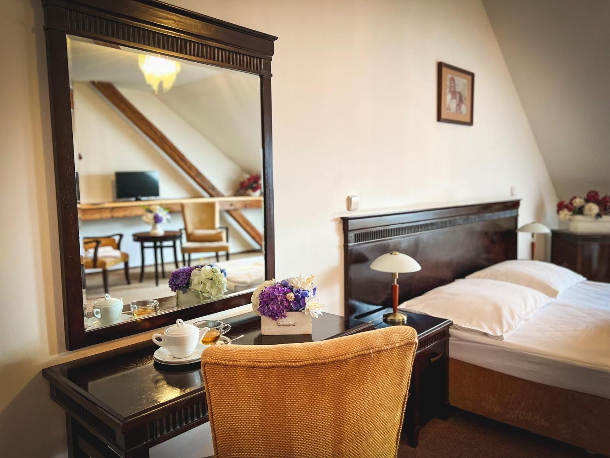 Hotel U Zeleneho Stromu Nepomuk 外观 照片