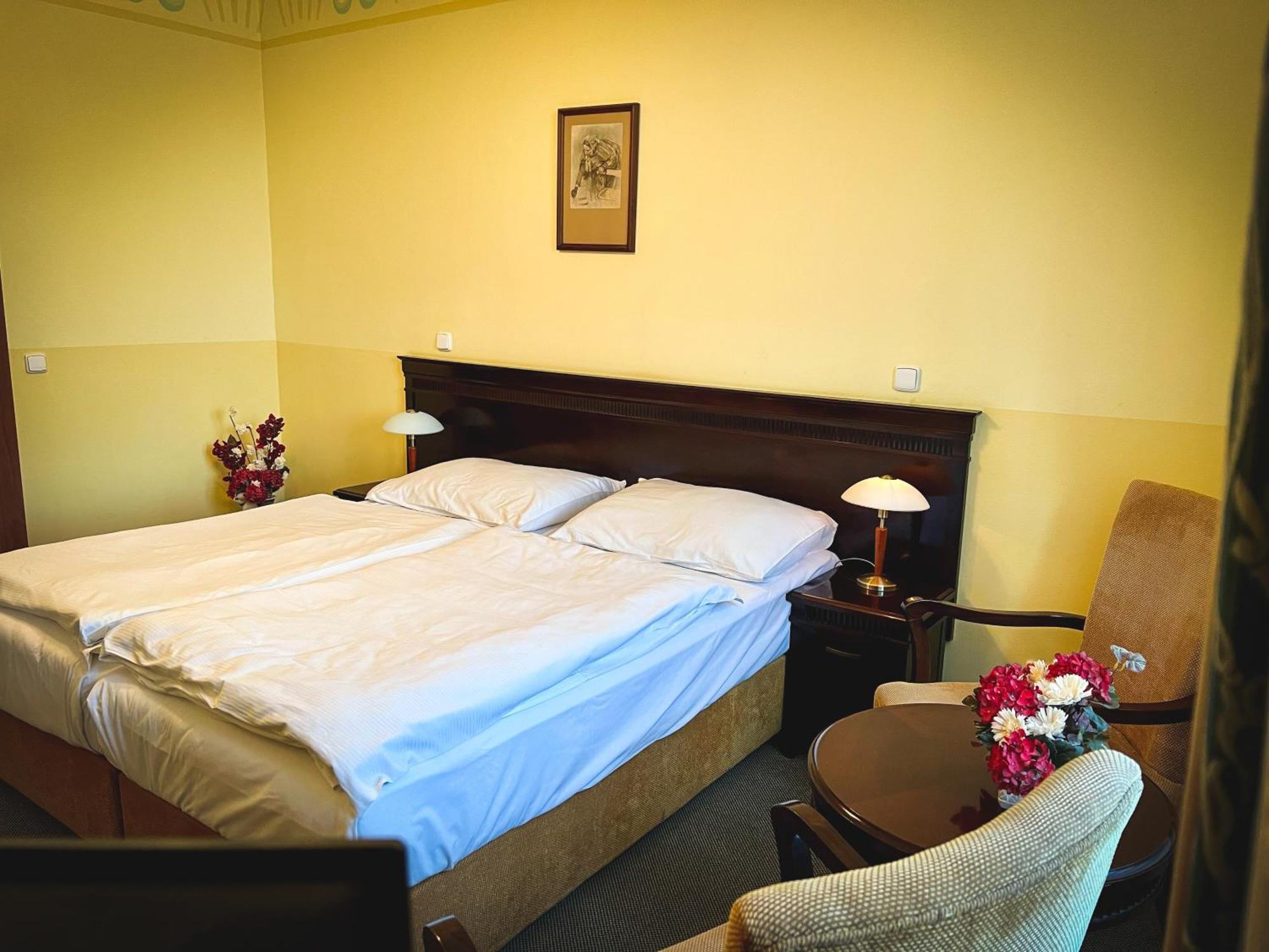 Hotel U Zeleneho Stromu Nepomuk 外观 照片