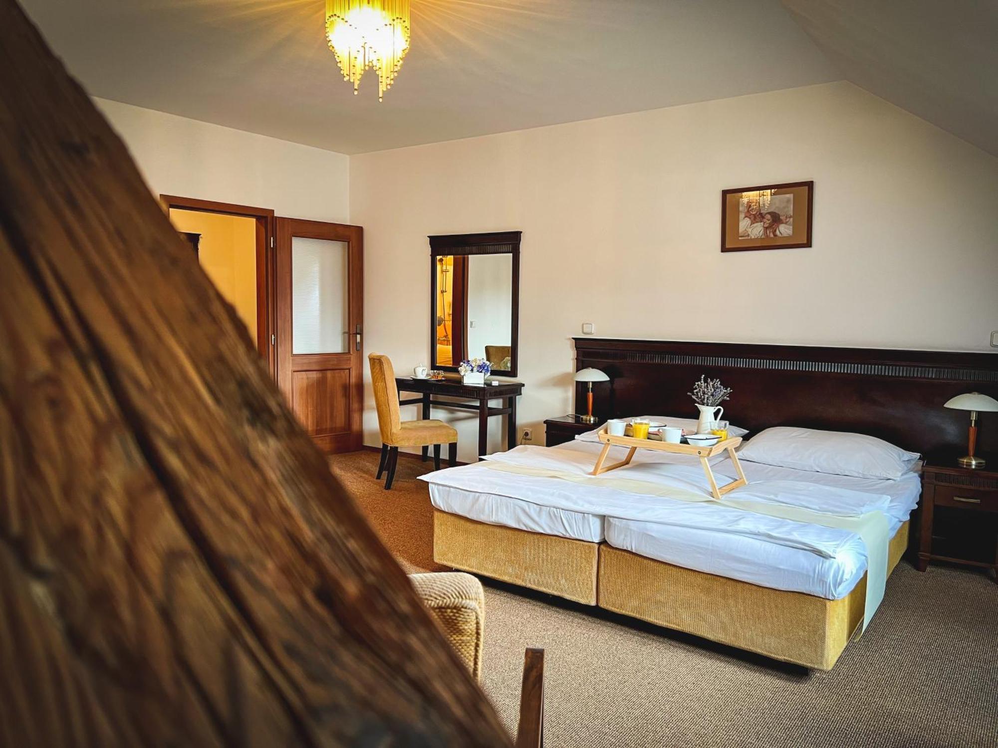 Hotel U Zeleneho Stromu Nepomuk 外观 照片