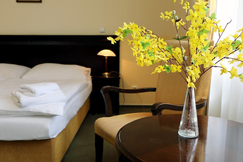Hotel U Zeleneho Stromu Nepomuk 外观 照片