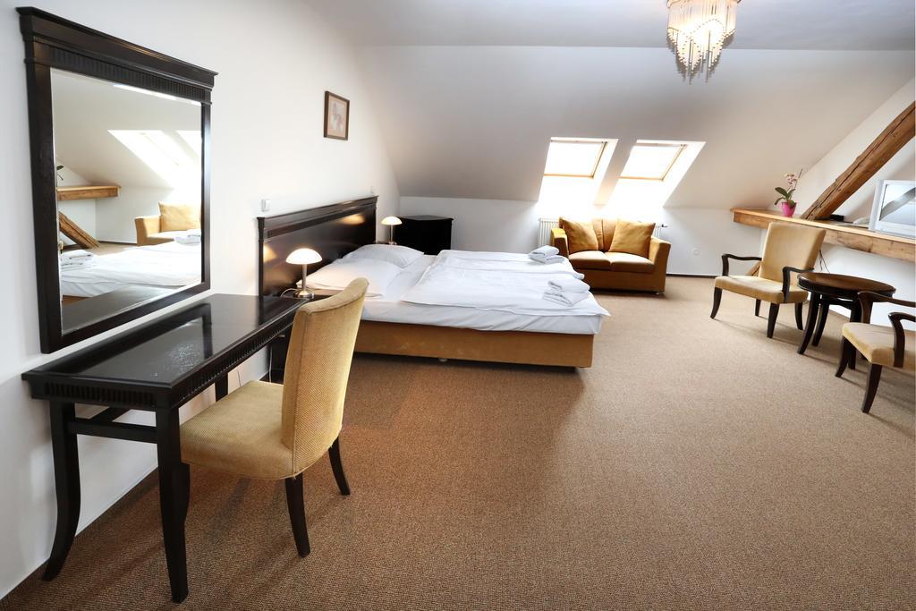 Hotel U Zeleneho Stromu Nepomuk 外观 照片