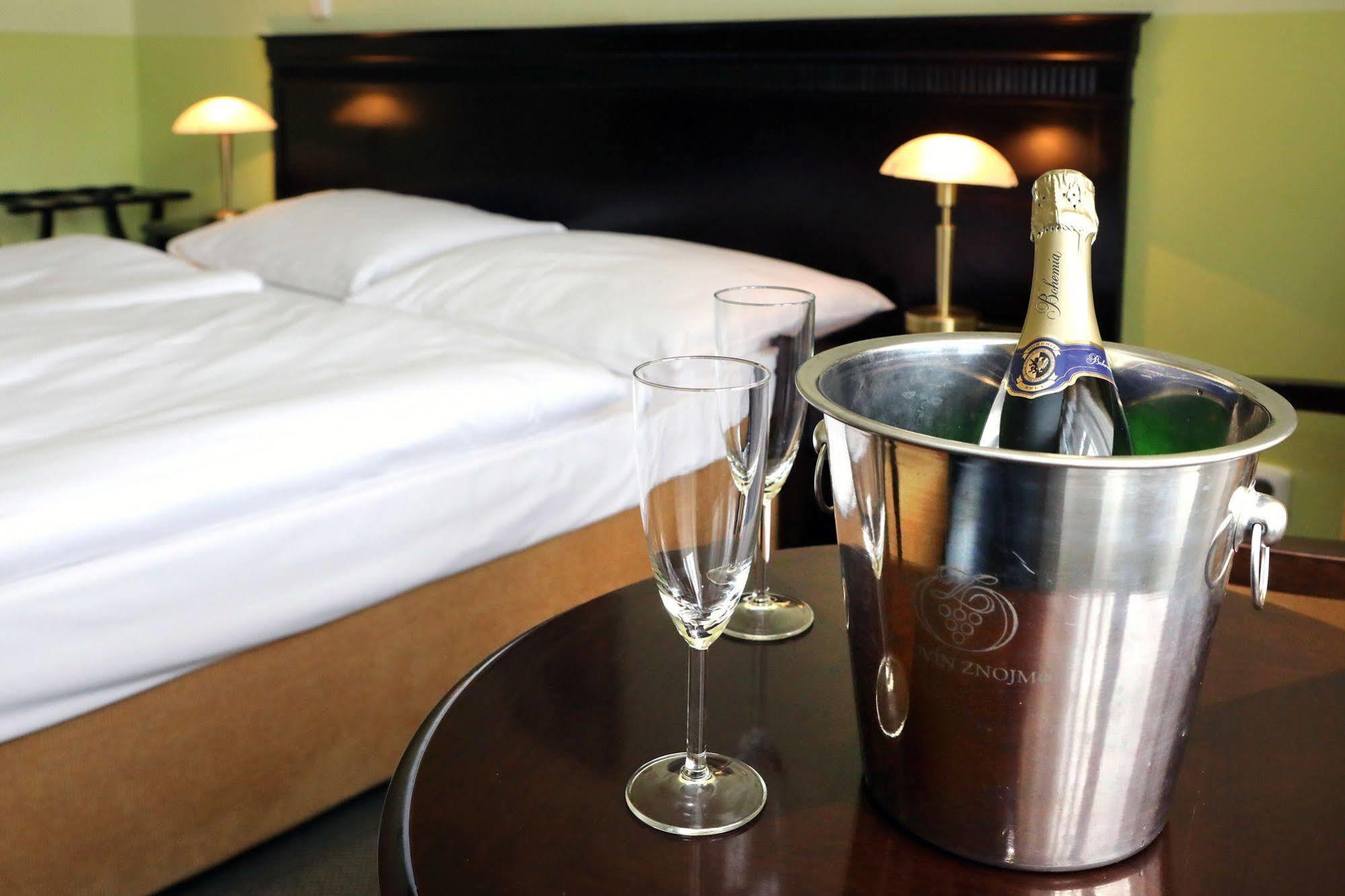 Hotel U Zeleneho Stromu Nepomuk 外观 照片
